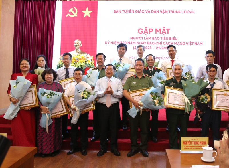 Tri ân, tôn vinh nhà báo lão thành, người làm báo tiêu biểu -0