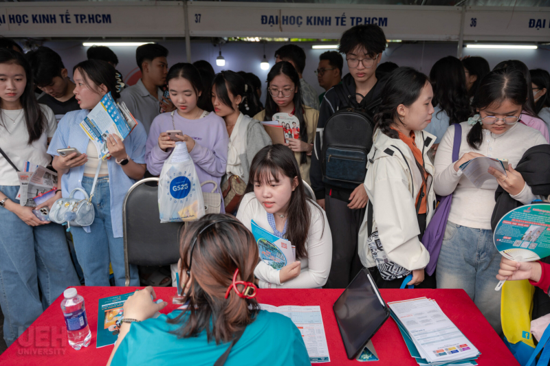 Tuyển sinh đại học 2025 tại TP Hồ Chí Minh: Nhiều thay đổi, phụ huynh và thí sinh cần lưu ý -0