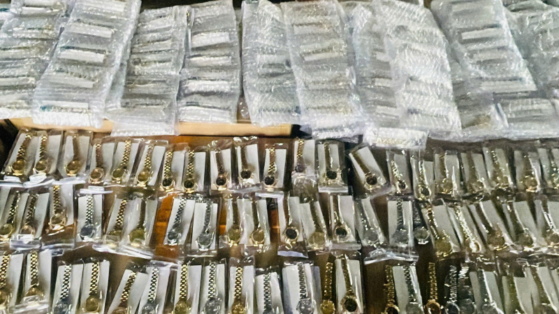 Thu giữ 450 chiếc đồng hồ đeo tay giả nhãn hiệu Rolex -0