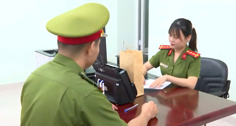 TP Hồ Chí Minh: Tổ chức thu hồi - cấp mới con dấu cho cấp xã theo mô hình mới -5