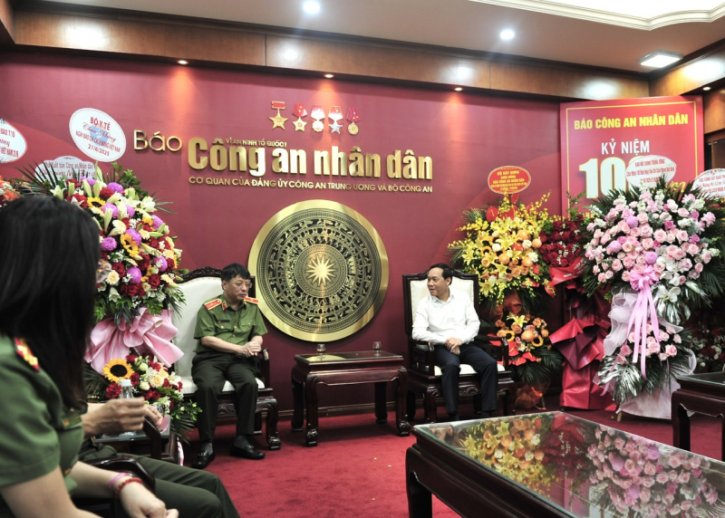 Phó Trưởng Ban Nội chính Trung ương Nguyễn Thanh Hải thăm, chúc mừng Báo CAND -1