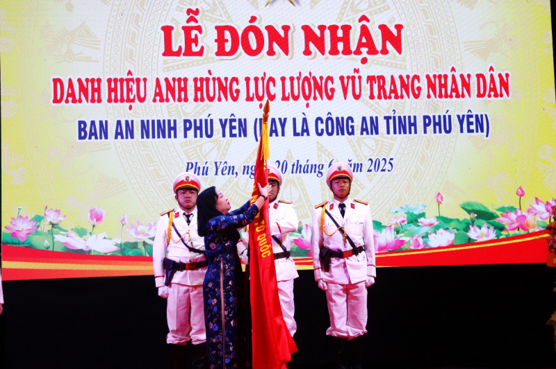 Ban An ninh tỉnh Phú Yên đón nhận danh hiệu Anh hùng lực lượng vũ trang nhân dân -0