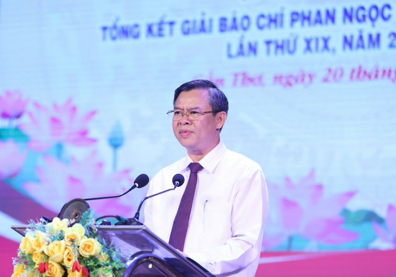 bao chi 2.jpg -0