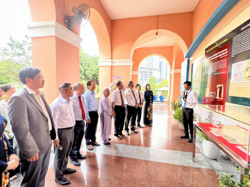 Trưng bày chuyên đề “Chủ tịch Hồ Chí Minh, người sáng lập Báo chí Cách mạng Việt Nam” -0