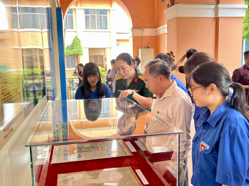 Trưng bày chuyên đề “Chủ tịch Hồ Chí Minh, người sáng lập Báo chí Cách mạng Việt Nam” -0