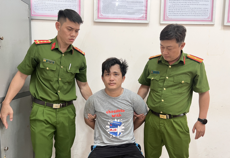 Bắt đối tượng đâm đồng chí Tổ bảo vệ ANTT ở cơ sở trọng thương khi đang thực hiện nhiệm vụ -0
