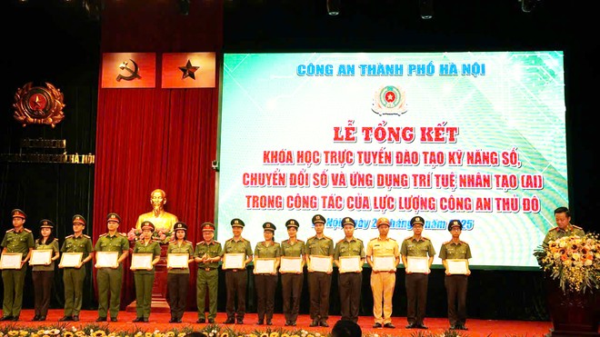 7.588 CBCS hoàn thành khóa học, được công nhận đạt chuẩn về kỹ năng số -0
