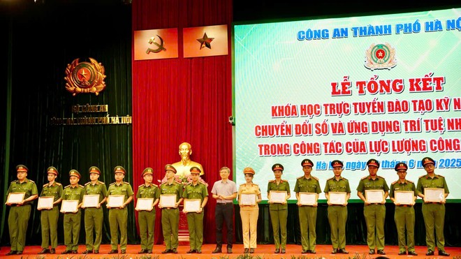 7.588 CBCS hoàn thành khóa học, được công nhận đạt chuẩn về kỹ năng số -0