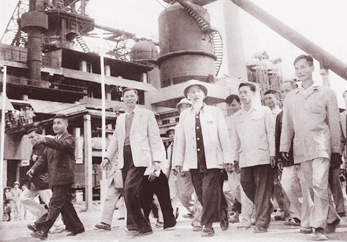 Những mẩu chuyện về Bác Hồ với báo chí -0