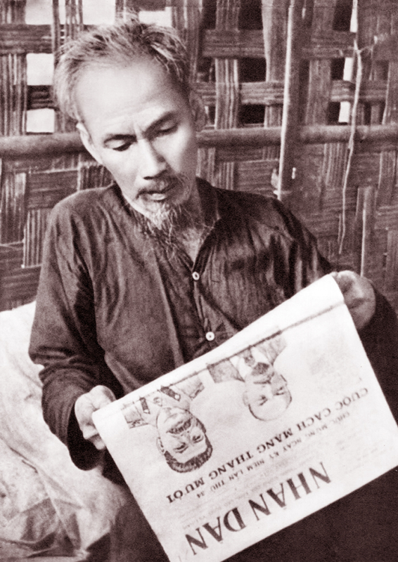Những mẩu chuyện về Bác Hồ với báo chí -0