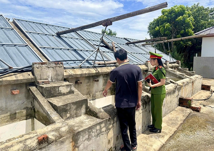 Làm rõ vụ bao bì nước mắm bị vứt bỏ bên đường ghi nơi sản xuất tại Thanh Hóa -0