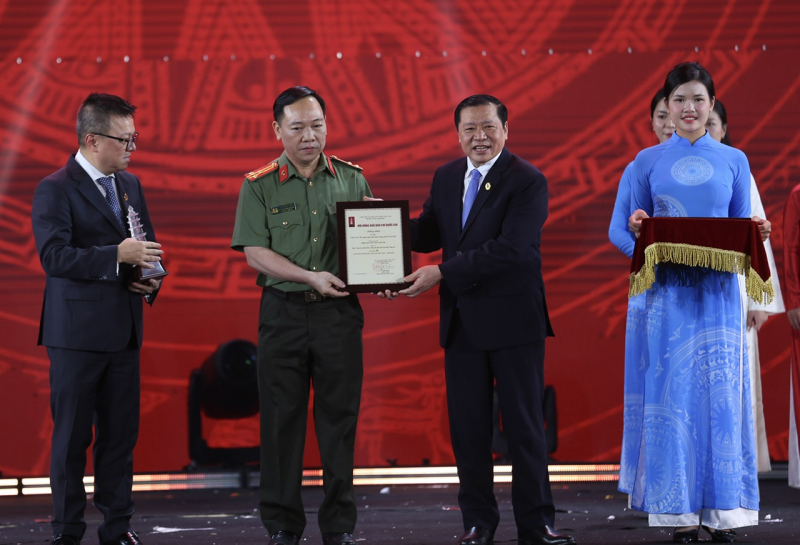 Lễ trao Giải Báo chí Quốc gia lần thứ XIX – 2025: Đảng, Nhà nước và nhân dân luôn đặt niềm tin sắt son vào Báo chí Cách mạng Việt Nam -0