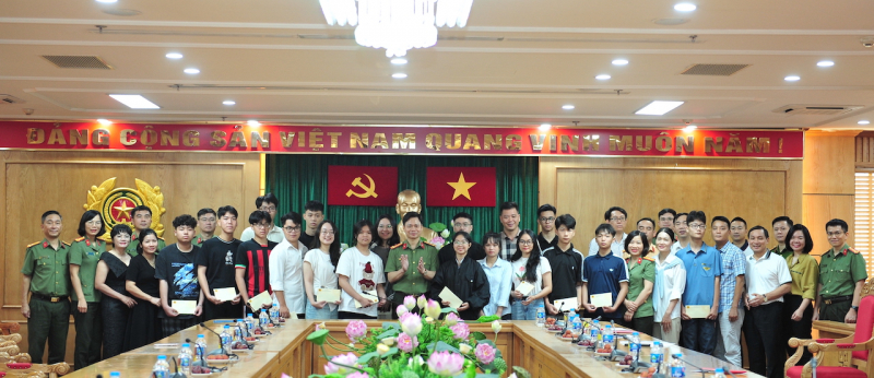 Gặp mặt con liệt sĩ, con thương binh CAND thăm quan, nghỉ dưỡng tại Liên bang Nga -0