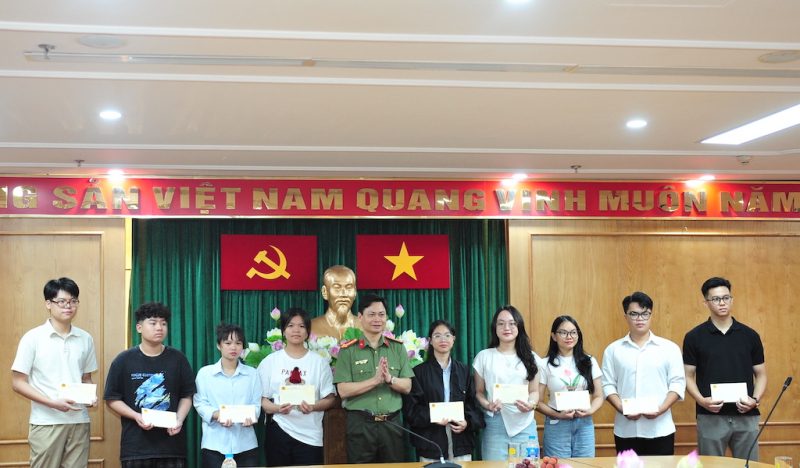 Gặp mặt con liệt sĩ, con thương binh CAND thăm quan, nghỉ dưỡng tại Liên bang Nga -0