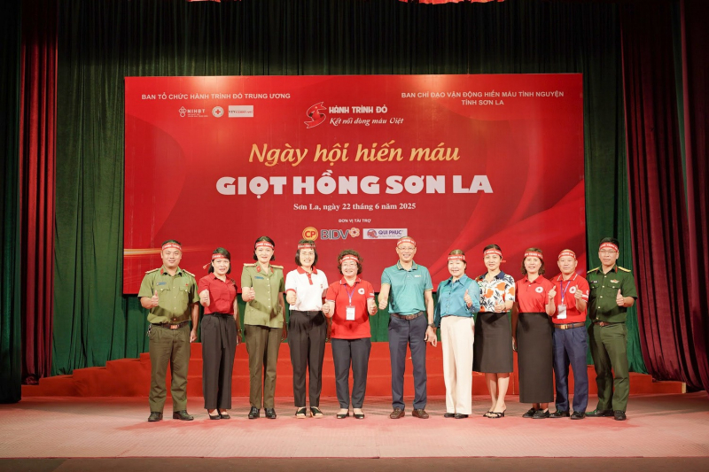 Lan toả lòng nhân ái từ những giọt máu -2