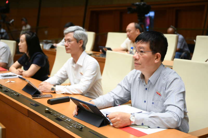 Quốc hội làm việc tuần cuối cùng: Thông qua nhiều nội dung quan trọng và quyết định công tác nhân sự -1