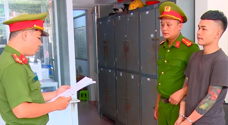  Tạm giữ hình sự nam bệnh nhân tung nắm đâm vào mặt nhân viên y tế tại bệnh viện -0