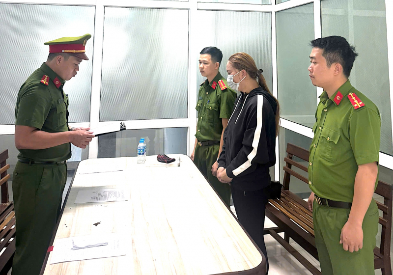 Khởi tố nữ giám đốc sản xuất, buôn bán mỹ phẩm giả -0