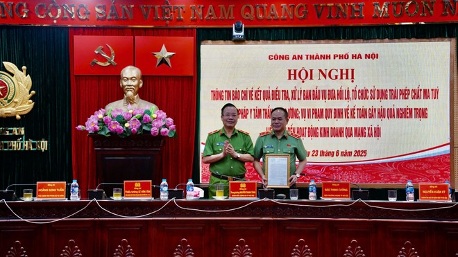 Bí thư Thành ủy Hà Nội, lãnh đạo Bộ Công an và Bộ Tài chính gửi Thư khen Công an thành phố khám phá nhiều chuyên án lớn -0