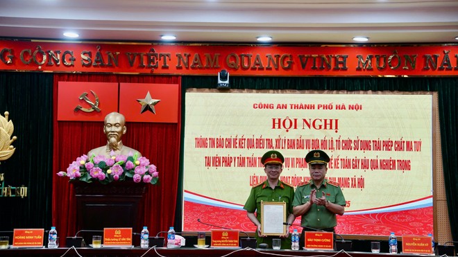 Bí thư Thành ủy Hà Nội, lãnh đạo Bộ Công an và Bộ Tài chính gửi Thư khen Công an thành phố khám phá nhiều chuyên án lớn -0