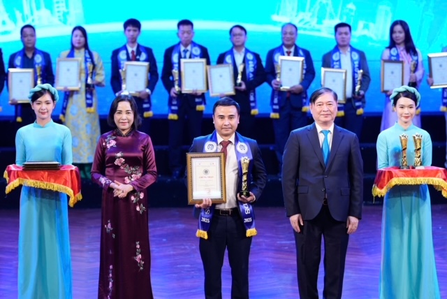 Doanh nghiệp dẫn đầu proptech tiếp tục “gặt hái” giải thưởng tại Top Công nghiệp 4.0 Việt Nam -0