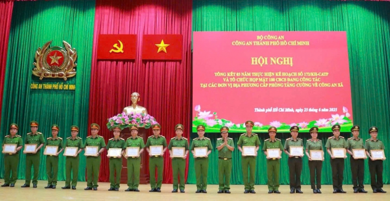 Cán bộ chiến sĩ chính quy tăng cường về Công an xã là bước đi chiến lược, kịp thời -0