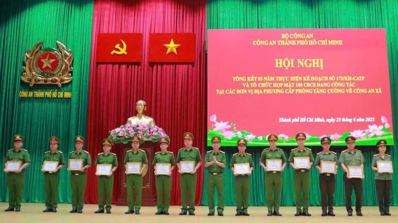 Cán bộ chiến sĩ chính quy tăng cường về Công an xã là bước đi chiến lược, kịp thời -1
