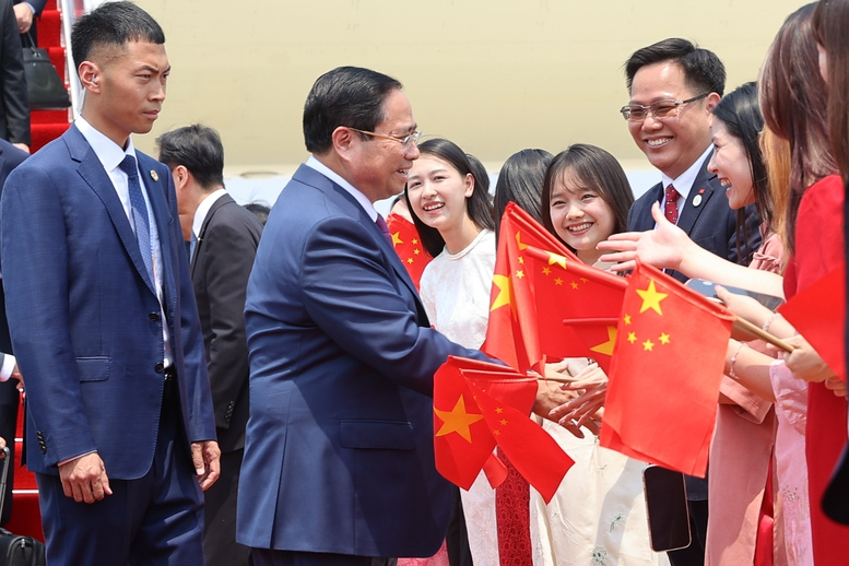 Thủ tướng tới Thiên Tân, bắt đầu chuyến công tác dự Hội nghị WEF và làm việc tại Trung Quốc -0