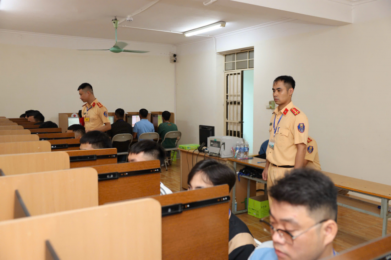 Công an tỉnh Hưng Yên tổ chức kỳ sát hạch, cấp Giấy phép lái xe ô tô đợt đầu tiên -2