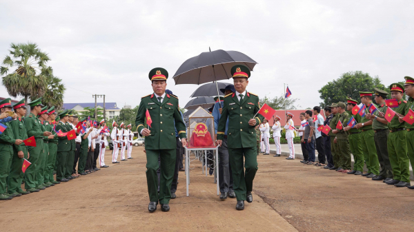 Đón nhận hài cốt Liệt sĩ hy sinh ở Campuchia về với đất mẹ -0