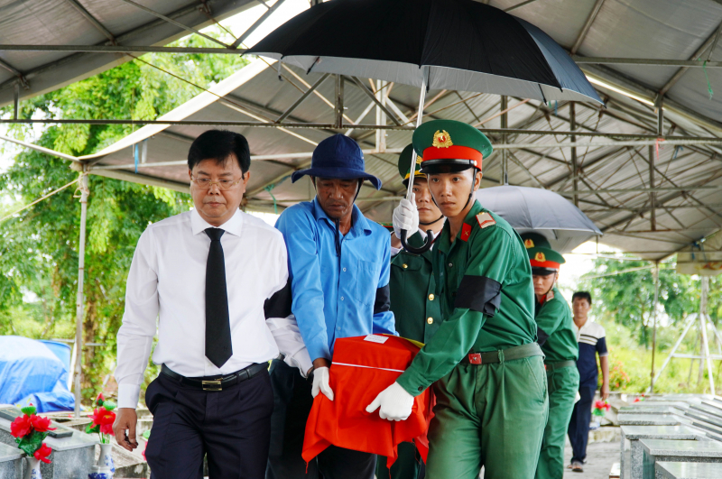 Kiên Giang tổ chức lễ truy điệu, an táng hài cốt Liệt sĩ quân tình nguyện Việt Nam -0