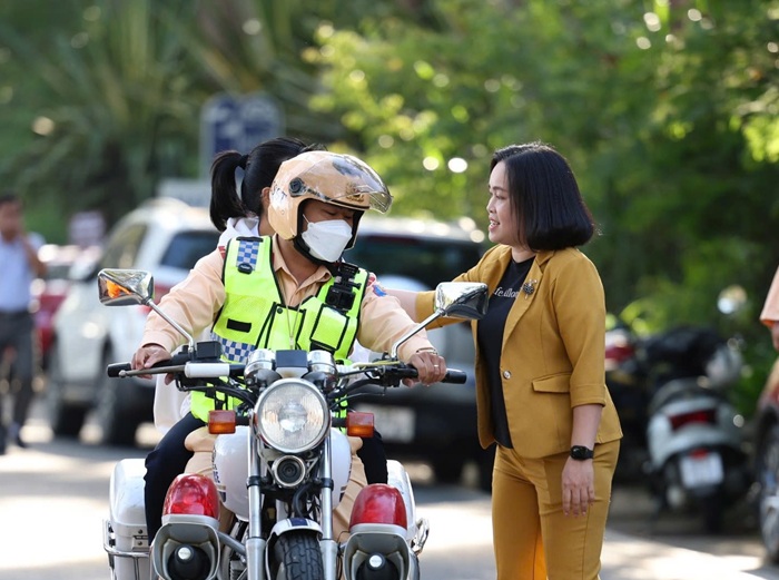 Traffic police promptly took the candidate who