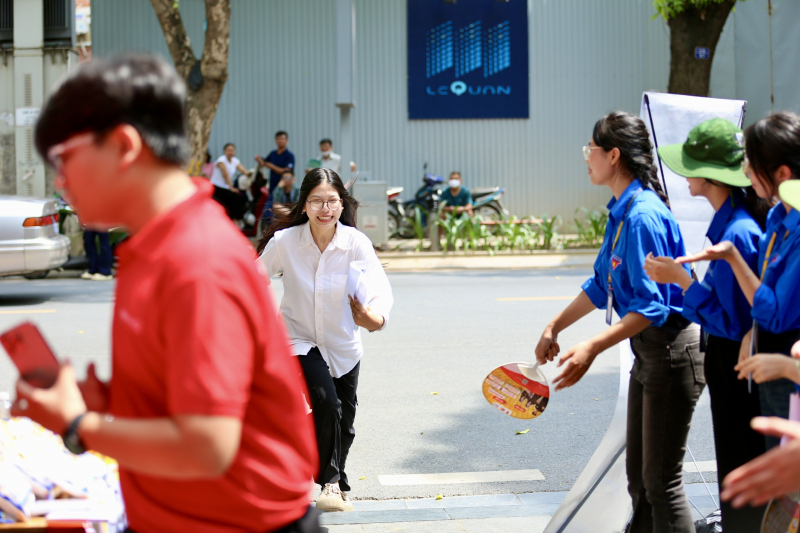Ngày thi thứ hai THPT Quốc gia 2025: Chuyện về những sĩ tử vượt khó để đi thi -0