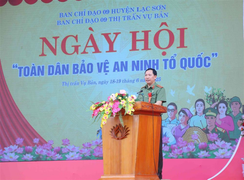 Deputy Minister Le Van Tuyen attends “All People Protecting National Security” Festival in Hoa Binh province -0