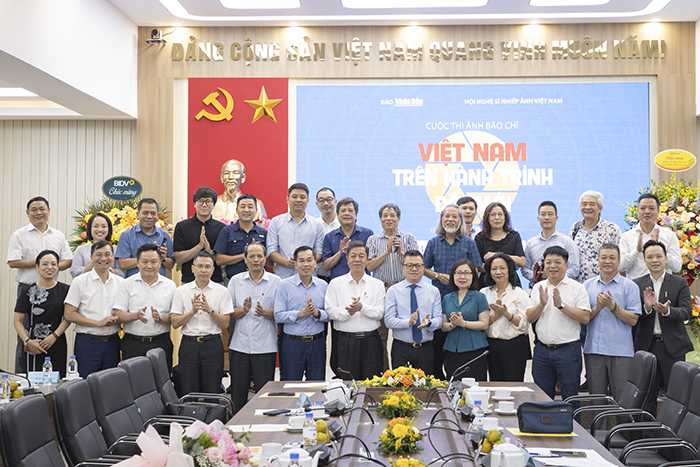 Báo Nhân dân và Hội nghệ sĩ nhiếp ảnh phát động cuộc thi ảnh Báo chí “Việt Nam trên hành trình đổi mới