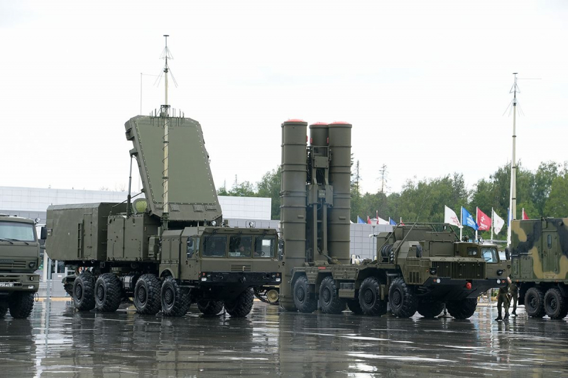 Tình báo Ukraine đăng video tấn công 4 đài radar S-400 ở Crimea -0