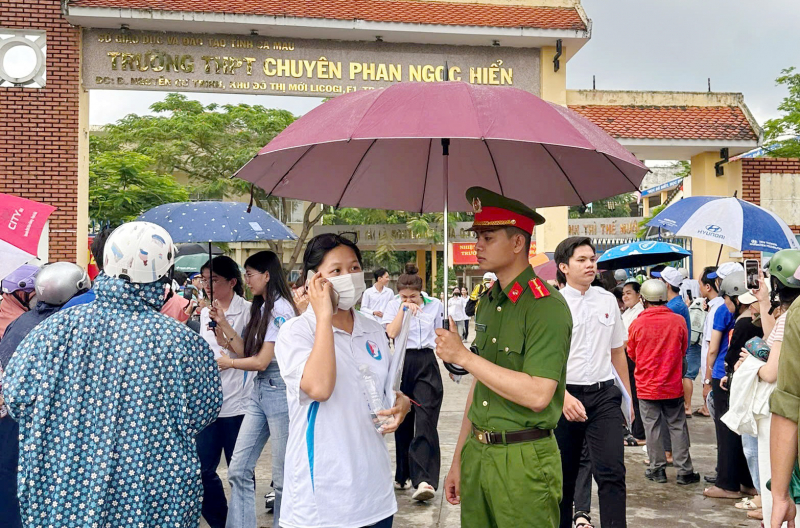 Hình ảnh đẹp tiếp sức mùa thi nơi cực Nam Tổ quốc -0