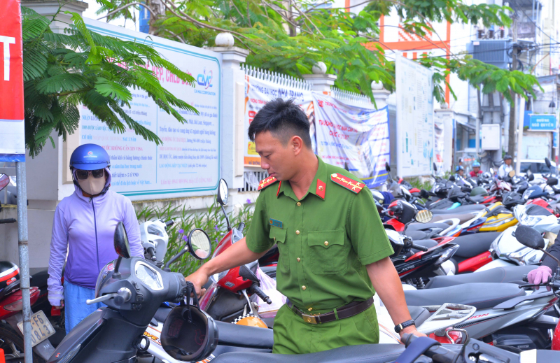 Hình ảnh đẹp tiếp sức mùa thi nơi cực Nam Tổ quốc -0