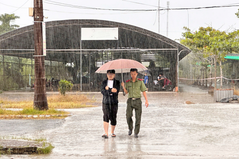 Hình ảnh đẹp tiếp sức mùa thi nơi cực Nam Tổ quốc -1