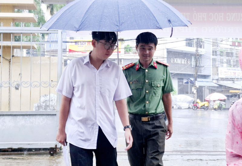 Hình ảnh đẹp tiếp sức mùa thi nơi cực Nam Tổ quốc -4