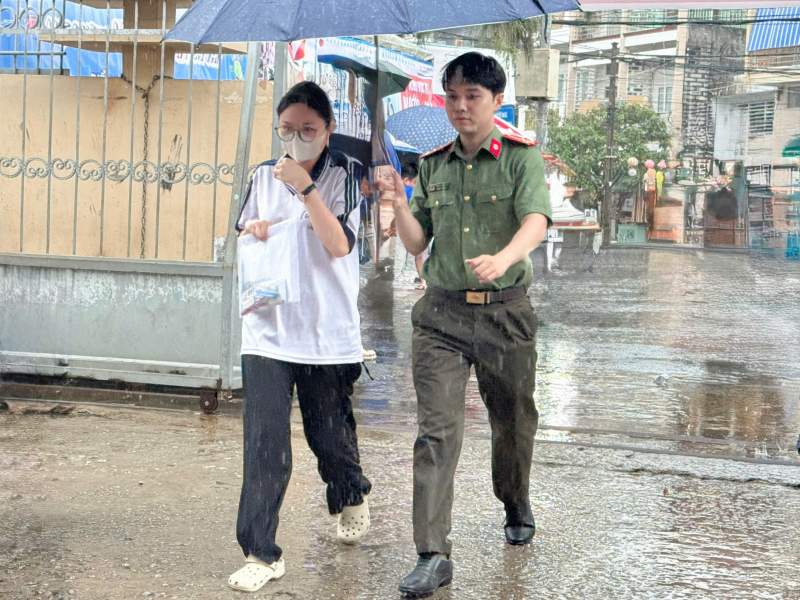 Hình ảnh đẹp tiếp sức mùa thi nơi cực Nam Tổ quốc -0