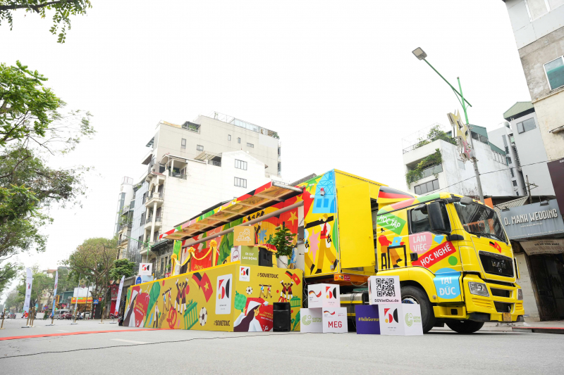 Chuyến xe Hướng nghiệp Đức mang triệu ước mơ đến với sinh viên Nghệ An-Hà Tĩnh -0