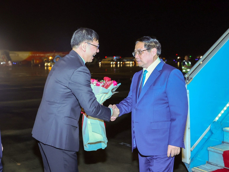 Thủ tướng Phạm Minh Chính về tới Hà Nội, kết thúc tốt đẹp chuyến công tác tại Trung Quốc -0