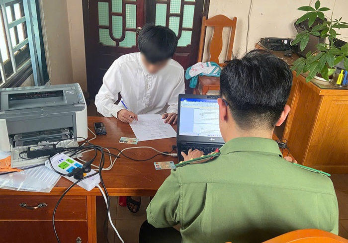 Khởi tố 2 trường hợp sử dụng thiết bị công nghệ cao gian lận trong môn thi Ngữ văn -0