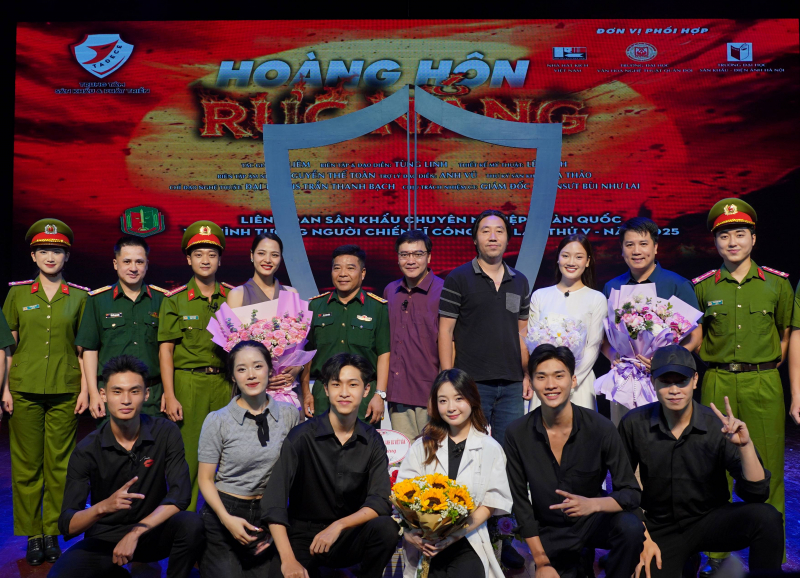 “Hoàng hôn rực nắng” – tác phẩm sân khấu đậm chất điện ảnh về người CAND -0