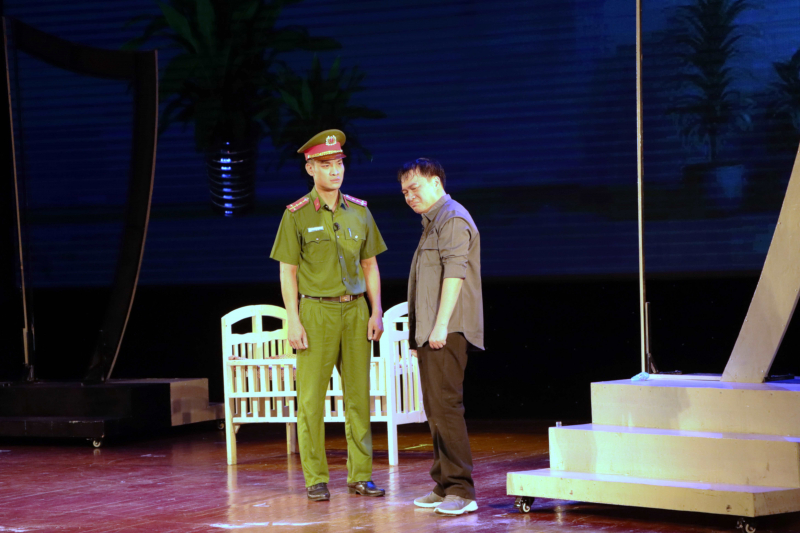 “Hoàng hôn rực nắng” – tác phẩm sân khấu đậm chất điện ảnh về người CAND -1