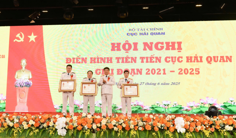 Trung bình mỗi ngày thu ngân sách từ xuất nhập khẩu đạt 1.850 tỷ đồng -0