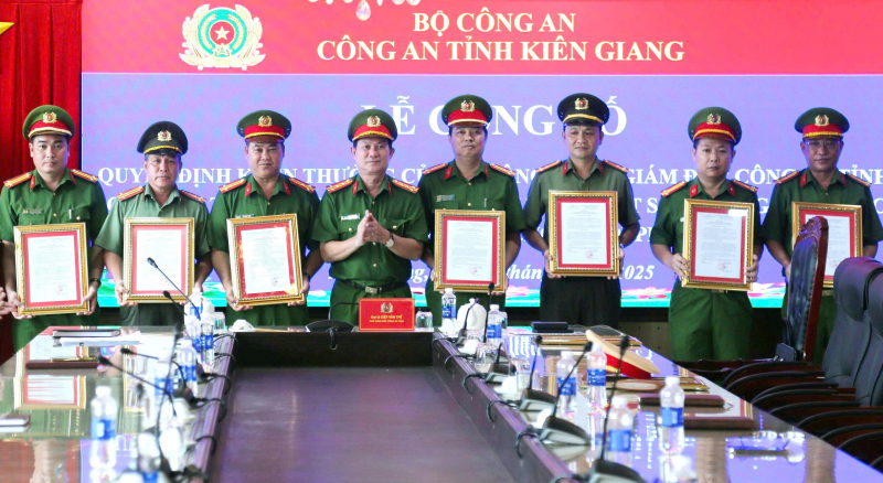 Bộ Công an thưởng các tập thể có thành tích xuất sắc trong đấu tranh phòng, chống tội phạm -0