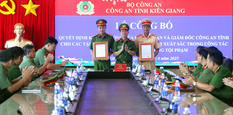 Bộ Công an thưởng các tập thể có thành tích xuất sắc trong đấu tranh phòng, chống tội phạm -0