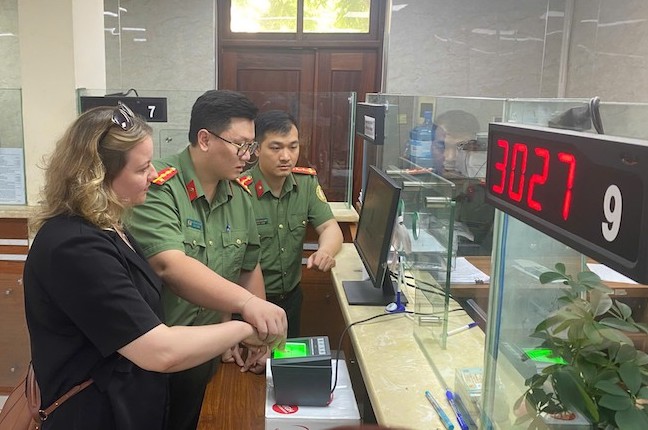 Mở đợt cao điểm 50 ngày đêm cấp định danh điện tử cho người nước ngoài -0